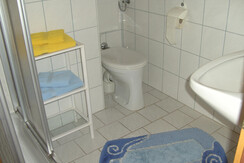 Badezimmer im Dreibettzimmer Nr. 4