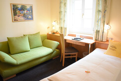 Einzelzimmer mit Schlafcouch