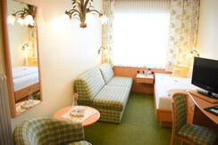 Einzelzimmer mit Schlafcouch