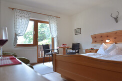 Doppelzimmer mit Balkon und Zustellbett