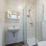 Bild von Dreibettzimmer, Bad, WC