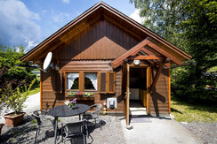 Holzbungalow mittel