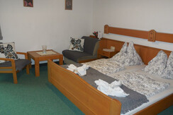 Doppelzimmer mit sicht auf das Storchennest.