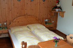 Dreibett-Erholung-Natur-Urlaub-im-Gasthof-zum-Gams