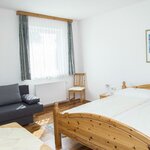 Photo of Triple room, shower, toilet | © Familie Bernhard