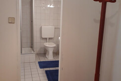 Badezimmer vom Vorraum aus