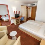 Bild von Familienzimmer parkseitig (mit Verbindungstür) | © H2O Hoteltherme GmbH