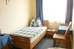 Einzelzimmer mit Gartenblick