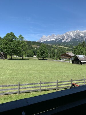 Ausblick vom Balkon auf den Dachstein