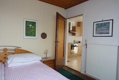 Ferienwohnung 2: Blick in die Küche