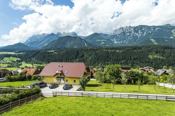 Haus Gloria - Panoramablick ins Ennstal