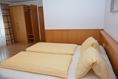 Family room mountain view 4