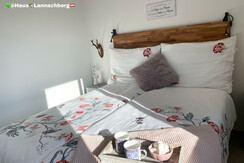 Schlafzimmer (1Doppelbett oder 2 Einzelbetten)