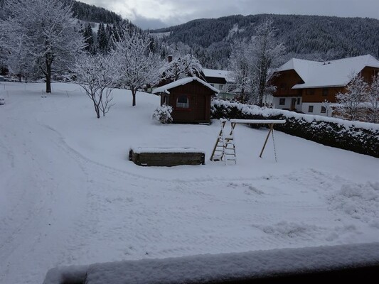 Haus Lösch - Garten im Winter