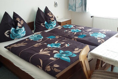 Zimmer 1 mit großem Balkon