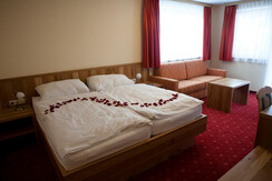 Doppelzimmer mit ausziehbarer Couch