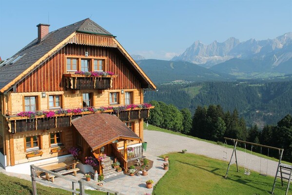 Haus mit Dachstein