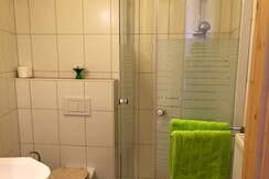 Doppelzimmer Gruen Badezimmer Dusche