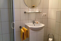 Doppelzimmer Gelb Badezimmer