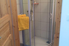 Doppelzimmer Gelb Badezimmer Dusche