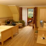 Bild von Waldpark, Familienzimmer, Bad, WC, Balkon | © Gasthof Hofbauer