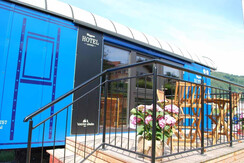 Waggonhotel mit Terrasse