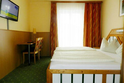 Room 002