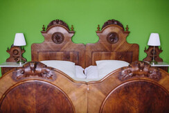 Hotel Georgi Schloss Junior Suite Bett