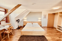 Hotel-Pension Moosmann Familienzimmer Bett