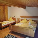 Photo of triple room with shower