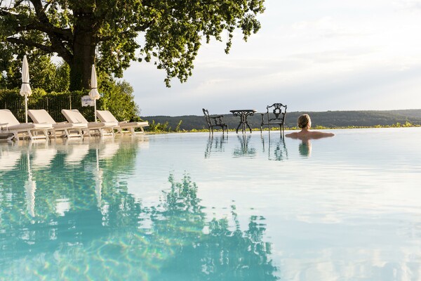 Entspannung im Endlesspool | © Hotel Der Steirerhof