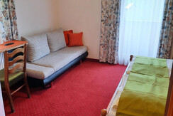 Zimmer mit Balkon