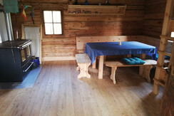 Gemütliche Hütte mit Holzofen