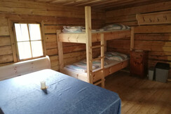 Schlafbereich in der Hütte