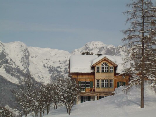 Kalßnhof, Bad Aussee, Außenansicht im Winter | © Kalßnhof