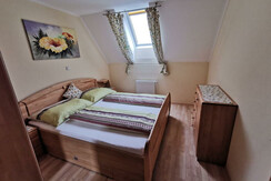 Schlafzimmer mit Sideboard
