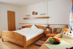 Zimmer 4/gelbes Herzler