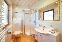 Dusche und WC