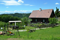 Gartensitzbereich mit Spielplatz