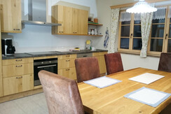 Knoedl-Alm-Ferienwohnung-Fred-Kueche-Essecke