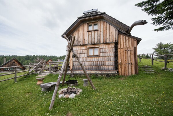 Viel Platz um die Hütte