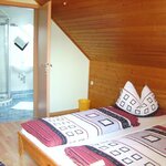 Bild von Doppelzimmer, Bad, WC | © Komfortzimmer Kremser | Fam. Kremser