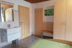 großes  Zimmer_Waschplatz