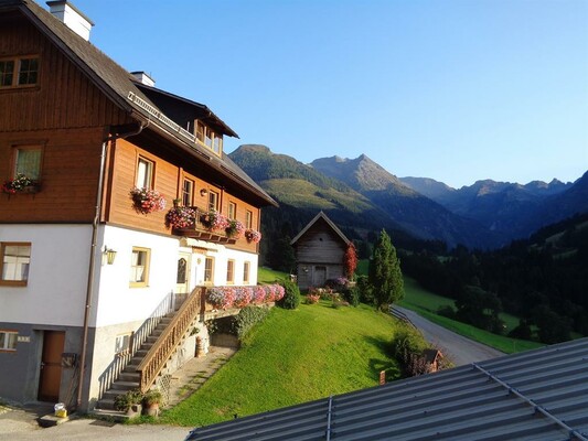 Lacknerhof im Seewigtal - Hausfoto im Sommer (2)