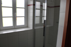 Badezimmer mit Dusche