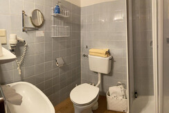 Bathroom 06a