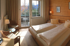 Room with balcony to the garden 02a