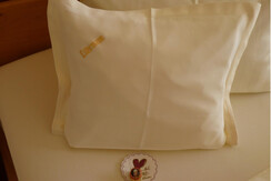 Pillow & Mozartkugel 01a