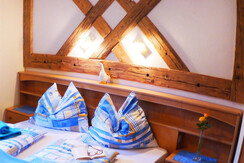 Schlafzimmer / Bedroom