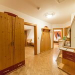 Photo of Apartment, shower and bath tub, 2 bed rooms | © Lucas Pripfl